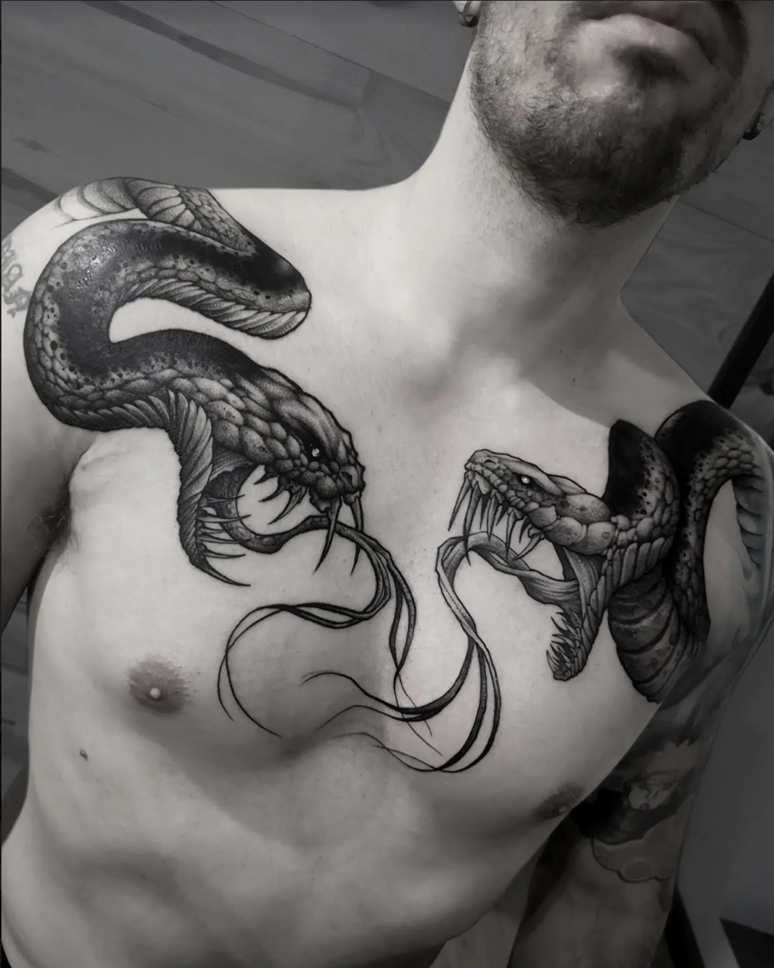 Tattoo serpiente blackwork - Oshun Space