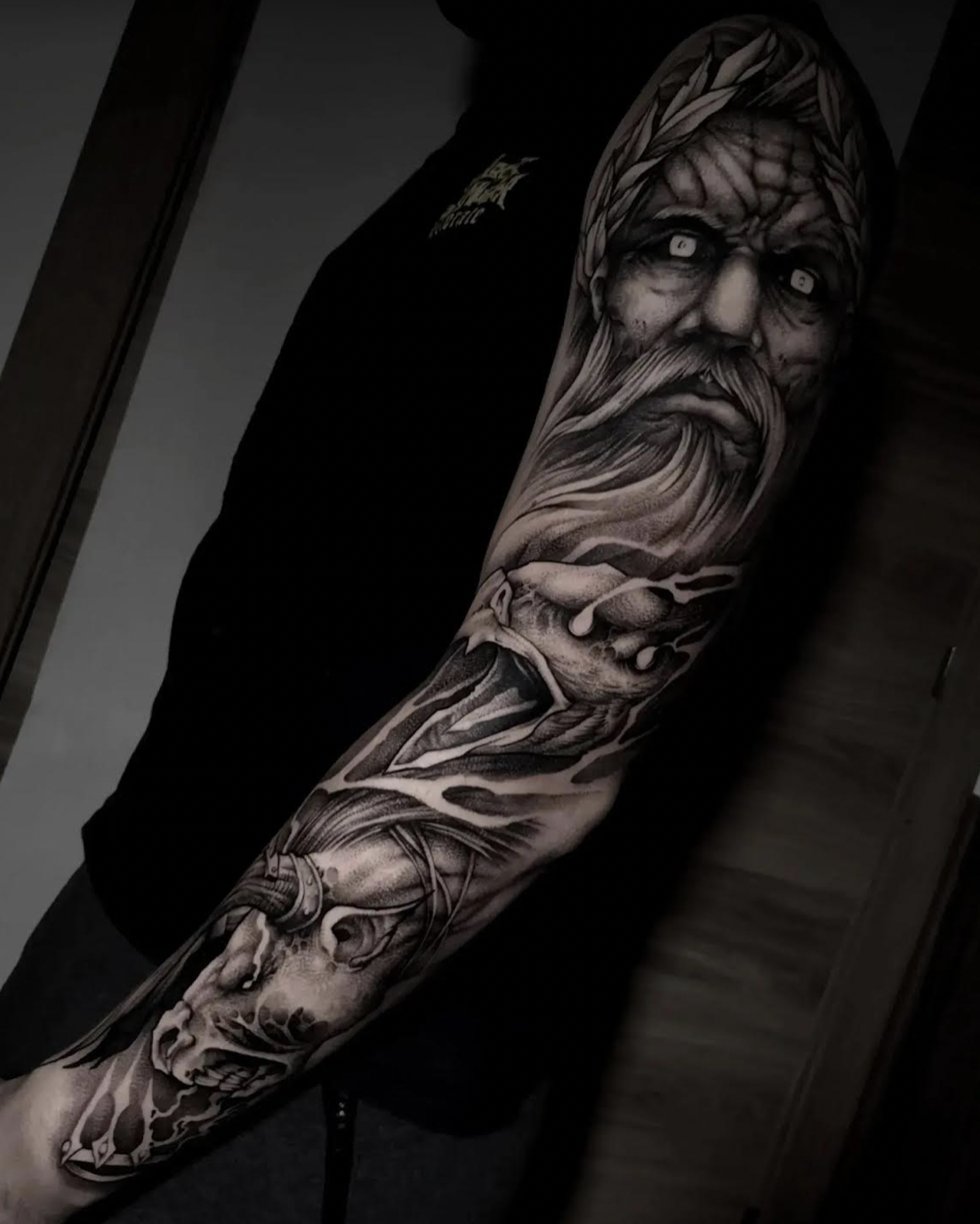 Tattoo Zeus blackwork - Oshun Space